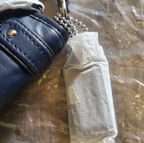 NWT! Daisy Leather Navy Blue Crossbody - Picture 6 of 7